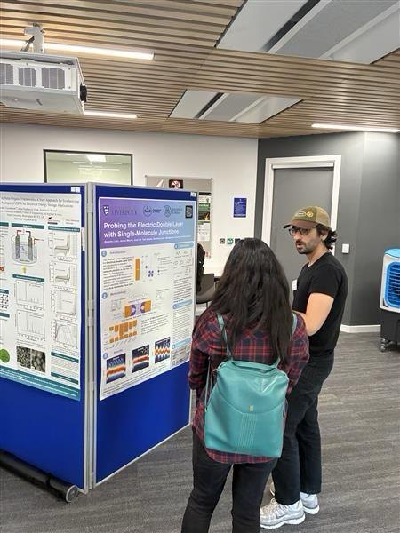 Roberto Listo presenting his poster at the RSC Chemical Nanoscience symposium